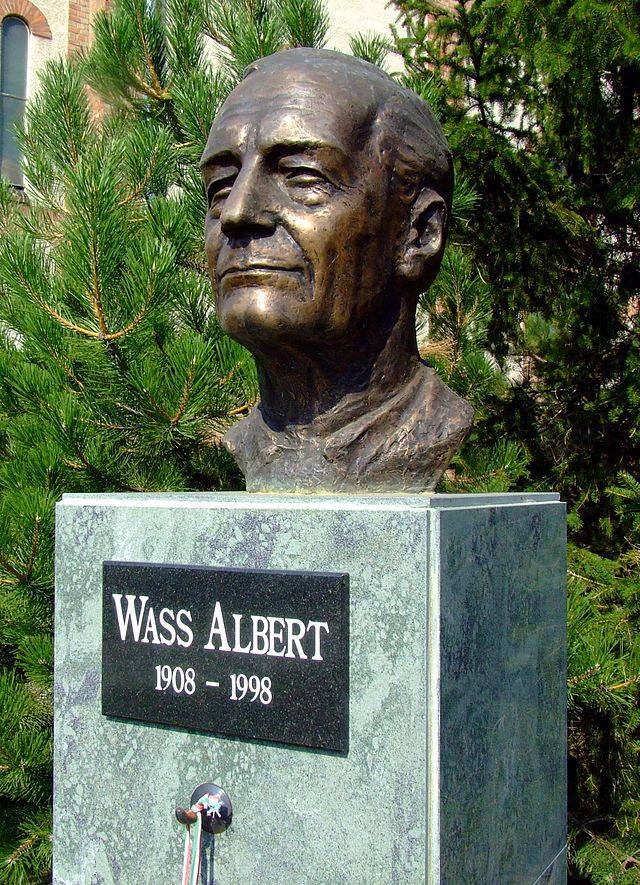 Wass Albert szobor